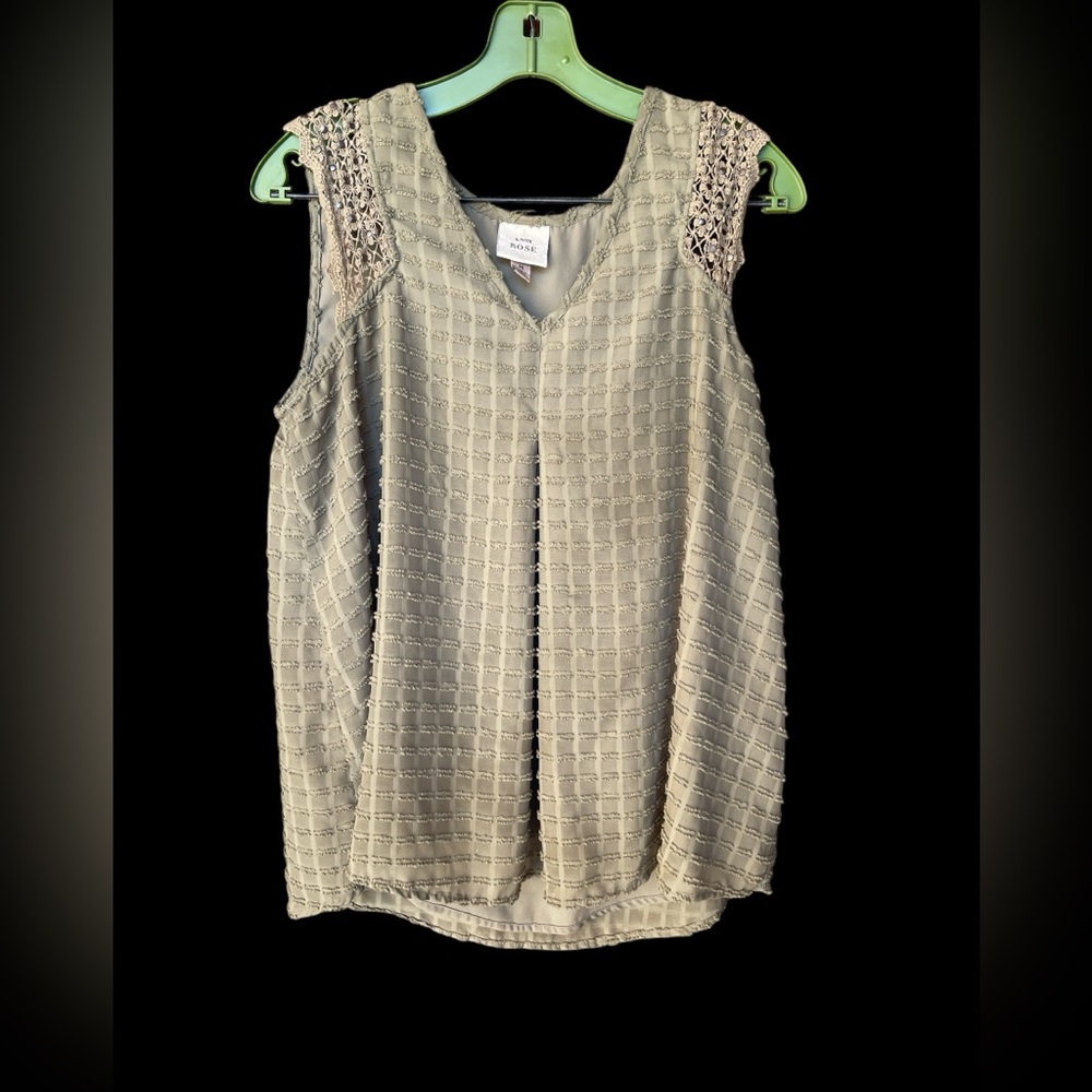 Knox Rose Green Sleeveless Pleated Blouse
